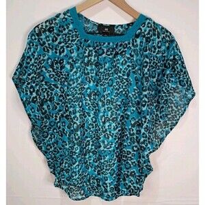 IZ Amy Byer Size 8 Blue Leopard Print Top NWOT